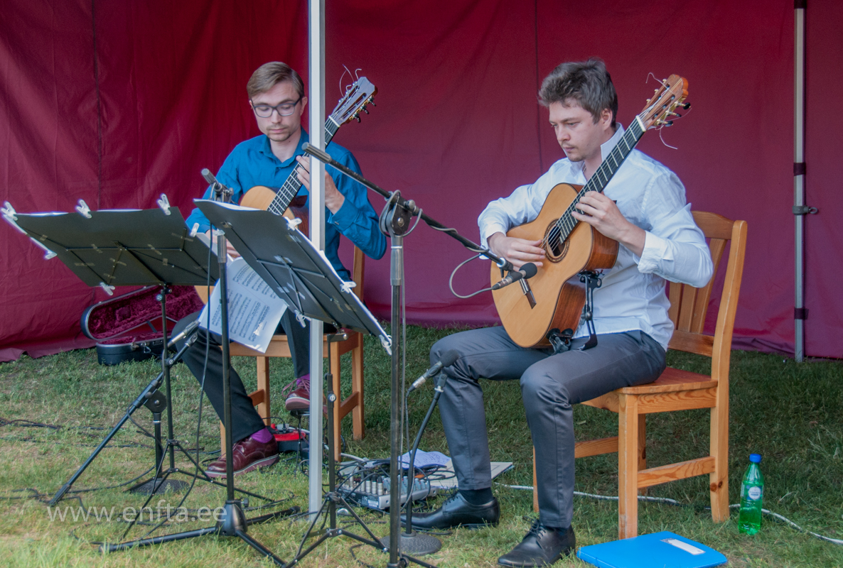 761 EIO Live music at the awards